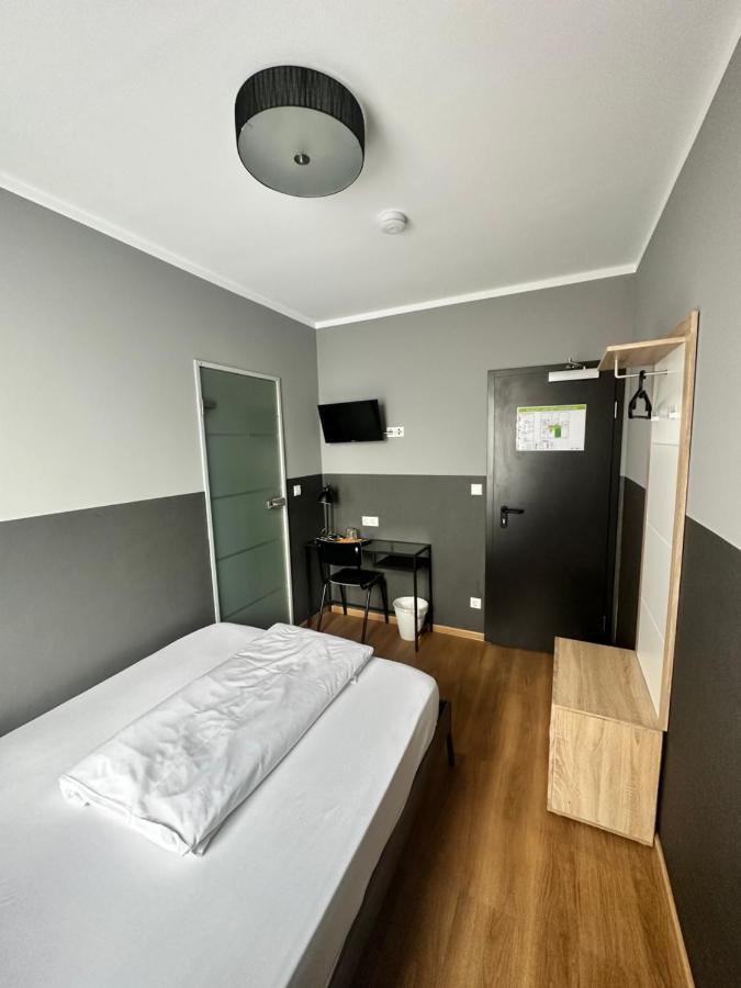 Hotel Fly ' In Offenbach del Meno Exterior foto