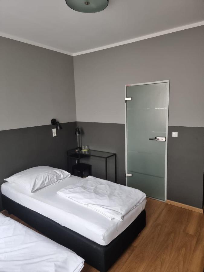 Hotel Fly ' In Offenbach del Meno Exterior foto